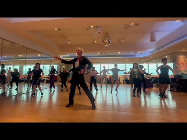 Book Your dance class at www.studio9.com.hk
What's App: 9103-8588
email: info@studio9.com.hk
Latin Dance Class. LEVEL 1-