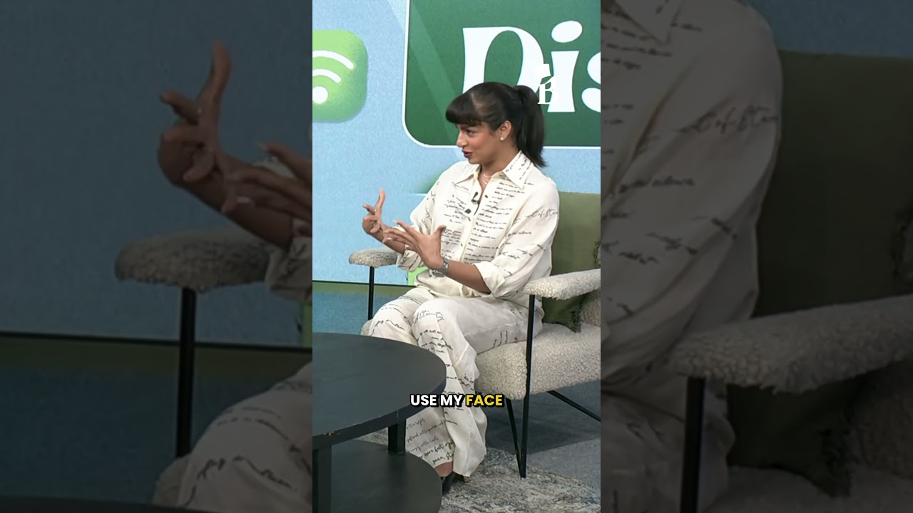 На обложке журнала с участием министра туризма Кристины Фраско.