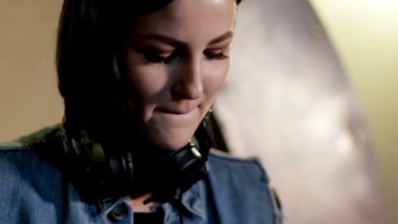 SashaG – I Want to Touch Your Lips (Official Song)