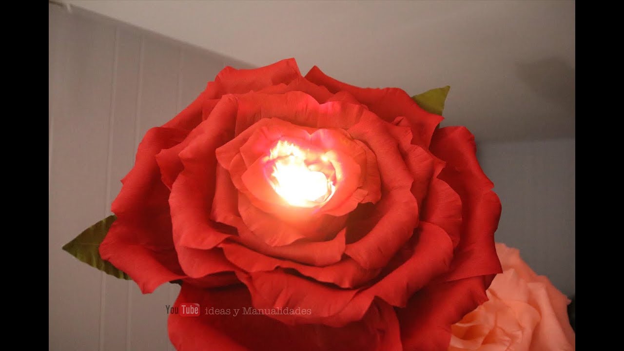 Flores gigantes de papel y lampara a la vez 🌹🥀| Decoraciones para eventos especiales 🌹🌹🌹