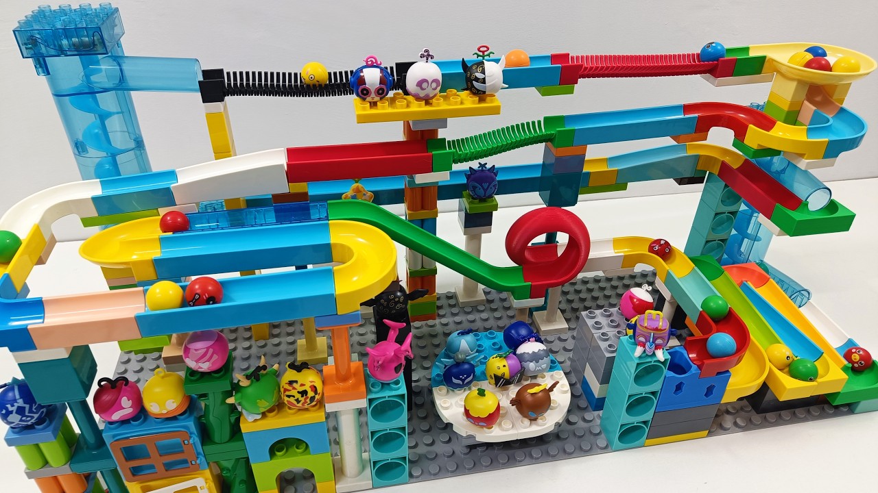 Blox Fruits Characters Join an Insane Marble Race on This Giant LEGO Track compilation