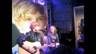 Cody brings a fan on stage! And performs "Love So Strong" & "Summertime"!