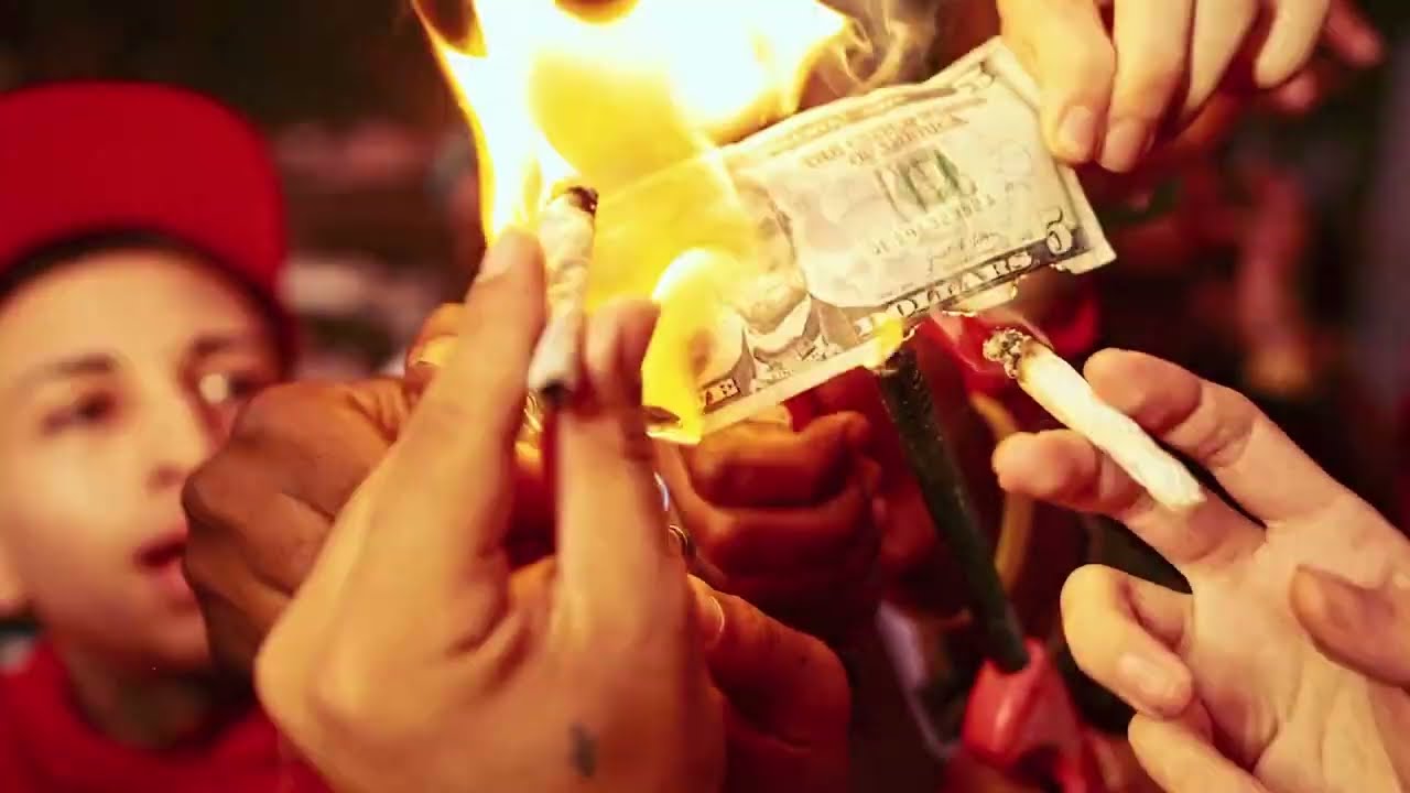 Смотреть «Bandup & Glizzyq - Step (Official Music Video)» на YouTube Смотреть «Bandup & Glizzyq - Step (Official Music Video)» на YouTube