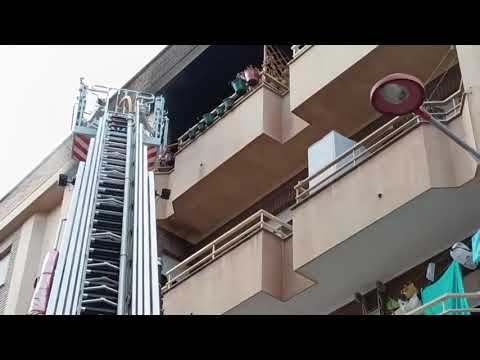 Bomberos en la calle Vasco de Gama