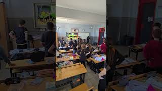 Sınıfta interaktif dans çalışması #sınıfiçietkinlik #sınıftadans #shorts #keşfet