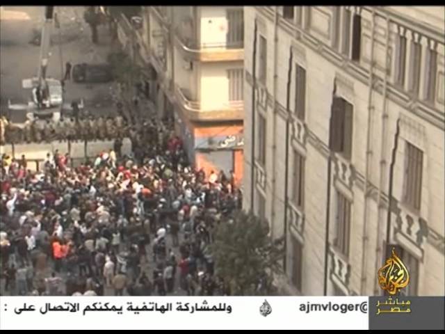 شارع محمد محمود أثناء وضع الحواجز الخراسنية
