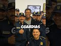 Ronaldinho firmó autógrafos a policías tras ser arrestado