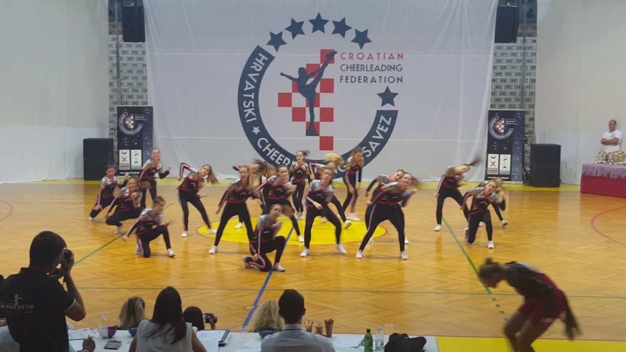 Cheerleading club Noa Hipnotic hip hop