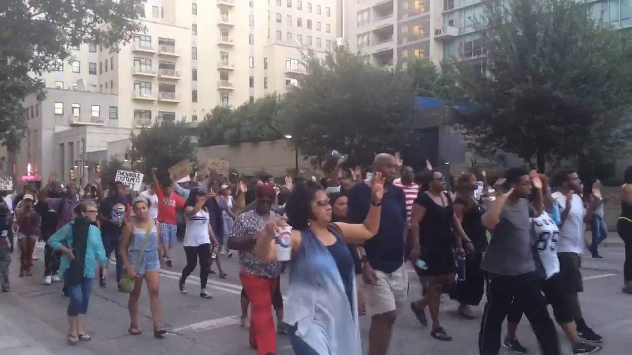 Black Lives Matter Texas protesting on 7/7/2016 - YouTube