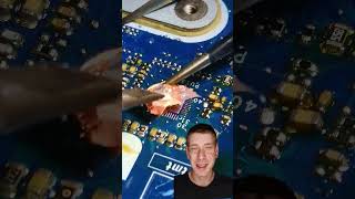 SUBSTITUINDO um CI muito FÁCIL! ##eletronica #repair