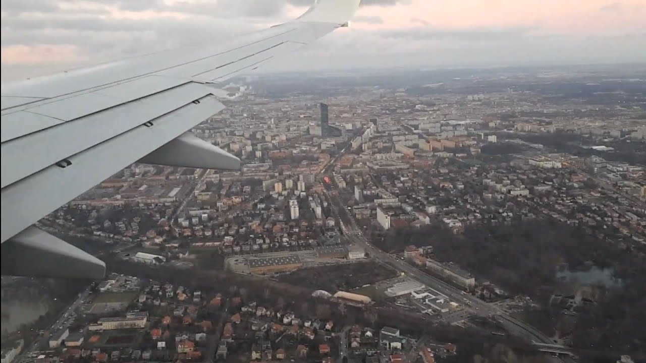 Approach and landing in Wroclaw, Poland onboard Ryanair B737-800 / lądowanie Wrocław