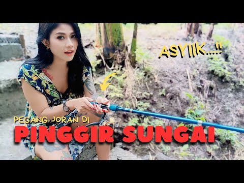 ASIK PEGANG JORAN DI PINGGIR SUNGAI