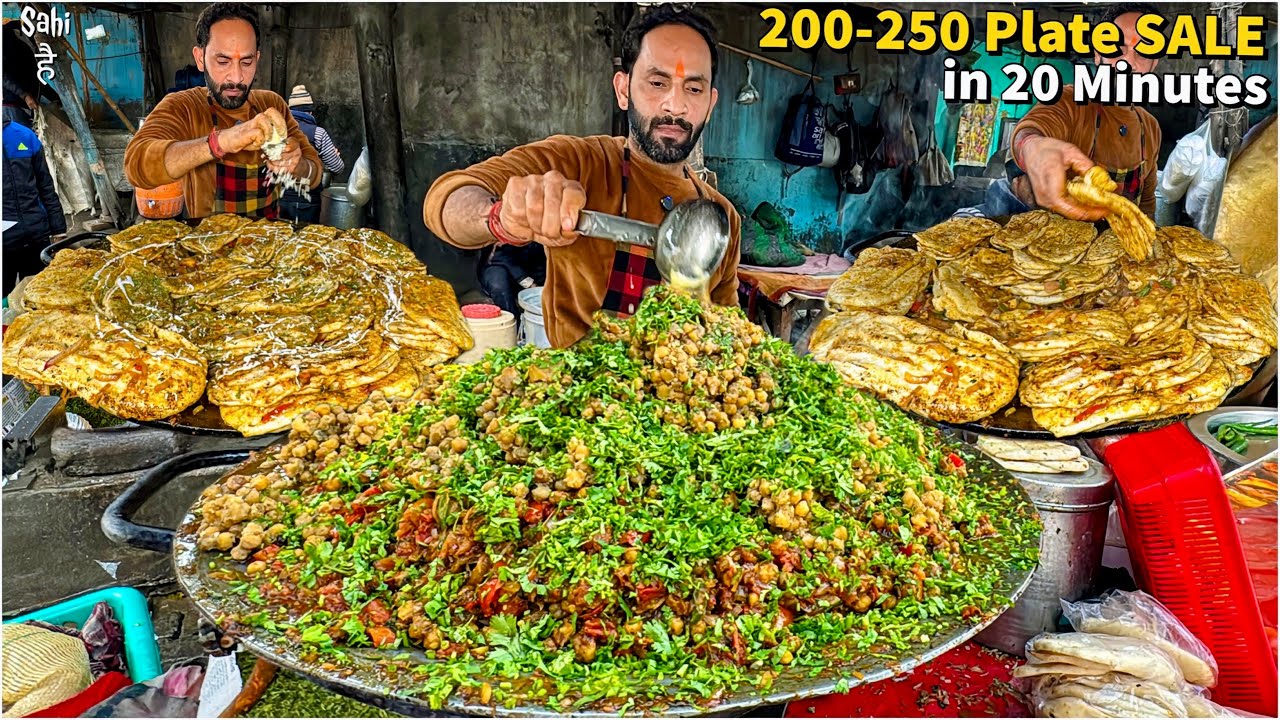 India's MOST FAMOUS Tadke Wale Mayapuri Chole Kulche 😍 Street Food India
