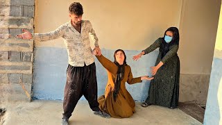 Isa and Arezo had a fierce fight; Narges prevented Arezo from being expelled