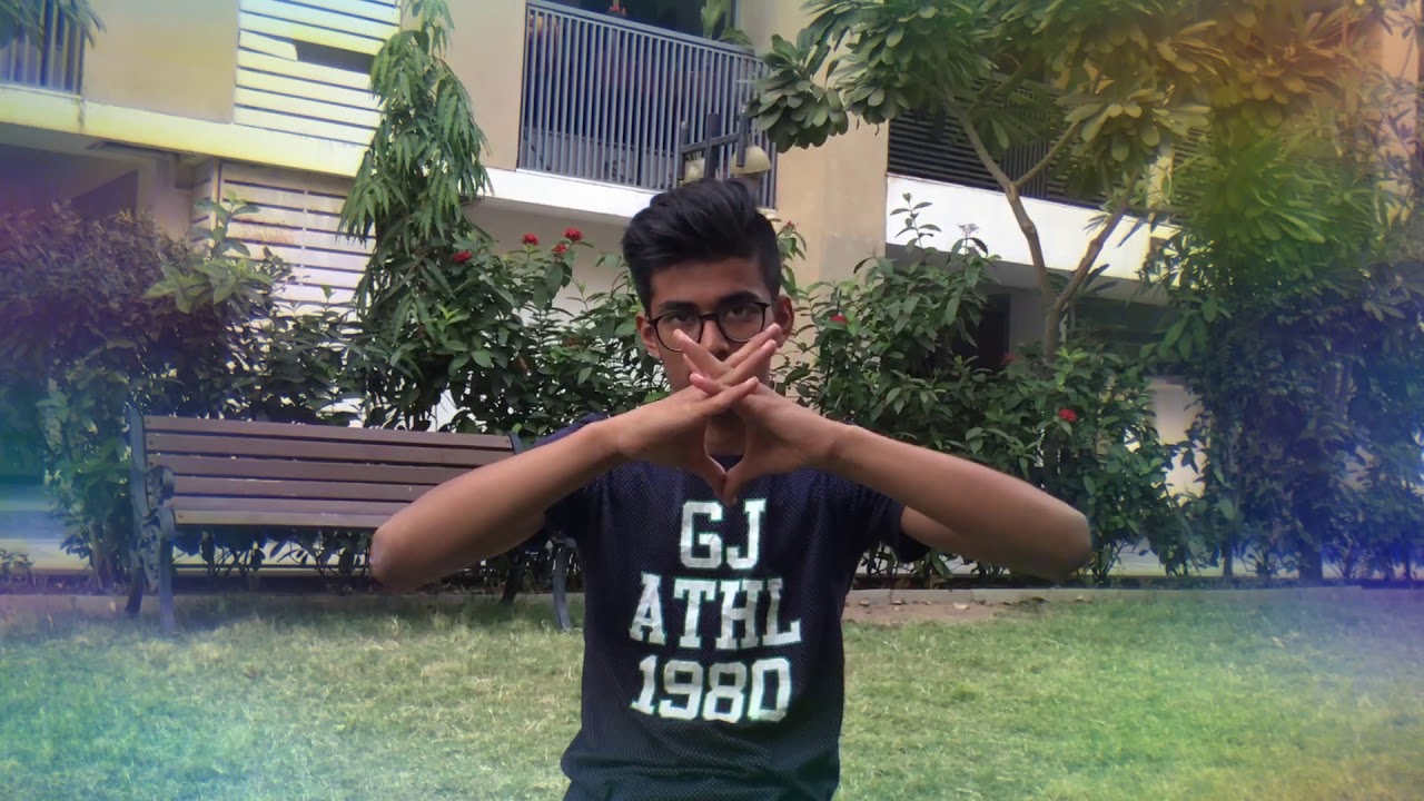 Best ever finger tutting by 14 years old Indian boy👈