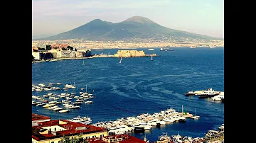 Cosa caratterizza Napoli?
