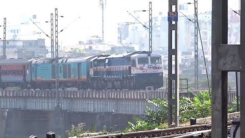 Legendary SAURASHTRA MAIL (MUMBAI-OKHA) crossing aji river bridge when entering Rajkot junction