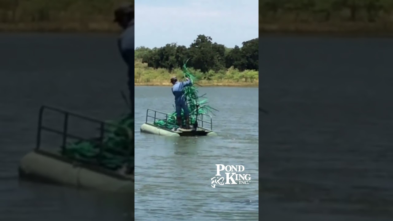 The Honey Hole Brush is for moderate to deep water. Attract trophy bass right where you want them.