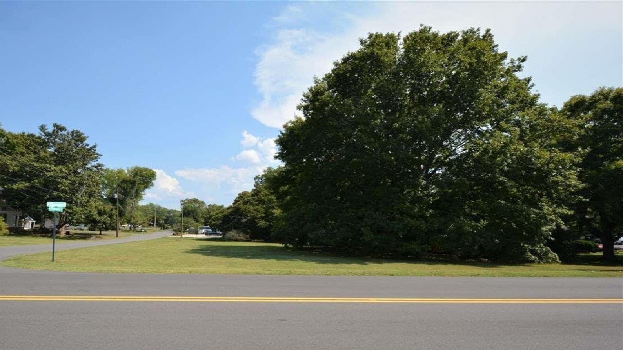 4310 N. Ocoee Street, Cleveland, TN Presented by Jannis Sams.