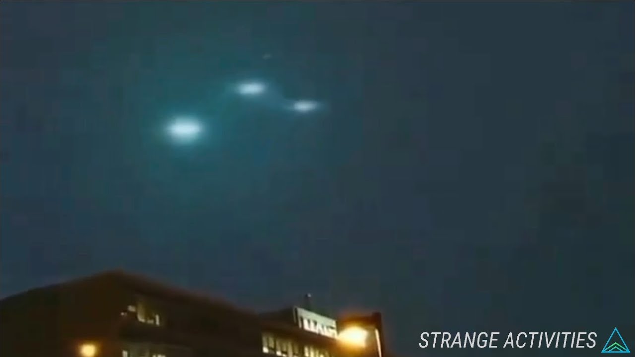 UFO Mysterious Lights SHUT DOWN AIRPORT | Montréal International Airport | March 30th 2021