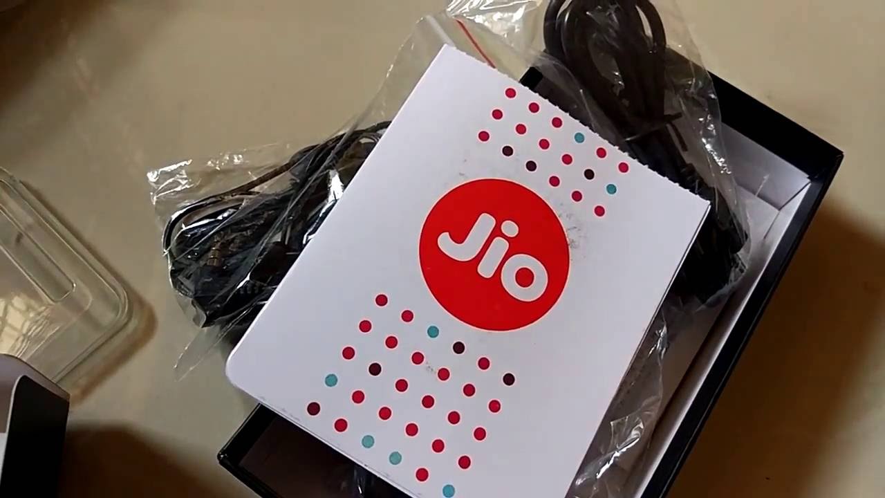 One hand Unboxing of Lyf Flame 1 and Jio 4G sim