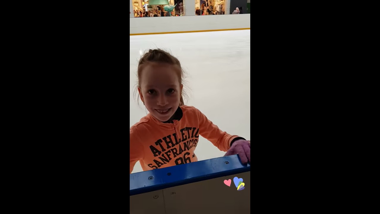 В #Меге белая дача# на коньках. - YouTube