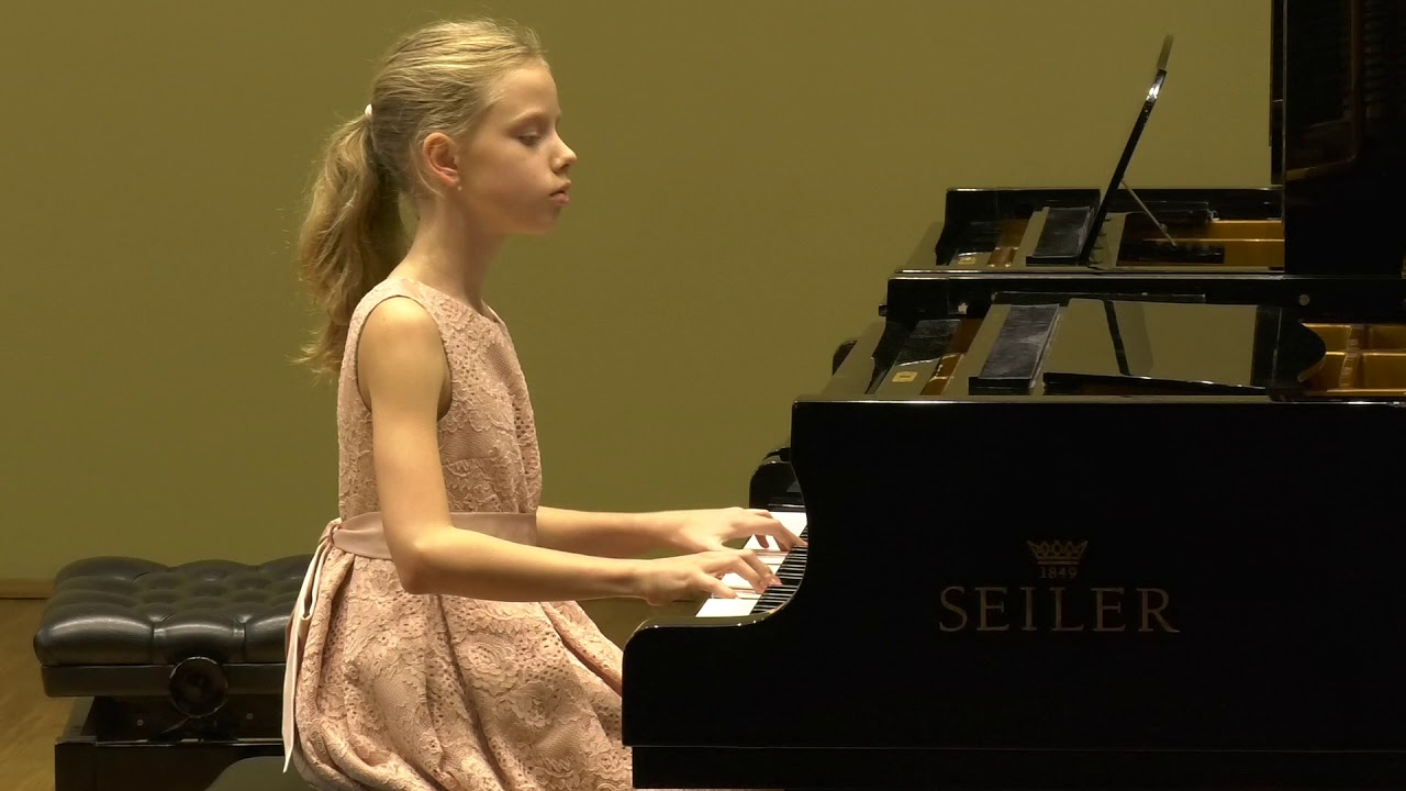 Anna Sadovaya (10 y.o.) - Beethoven Sonata 25 G dur op.79 1-st, 2-nd and 3-rd mov