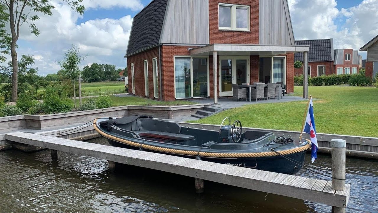 Spacious holiday home with private jetty right on the water, Heerenveen, Netherlands