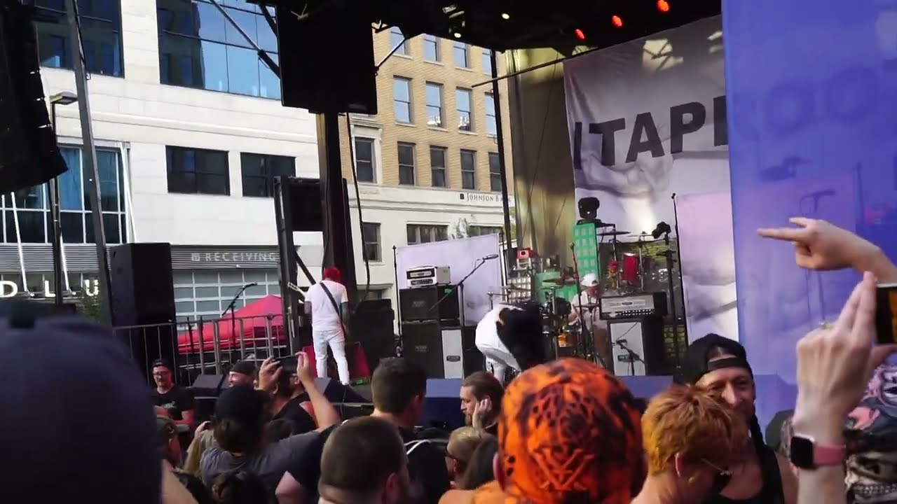 Steve throws the mic to the crowd - Taproot @ Taste of Madison