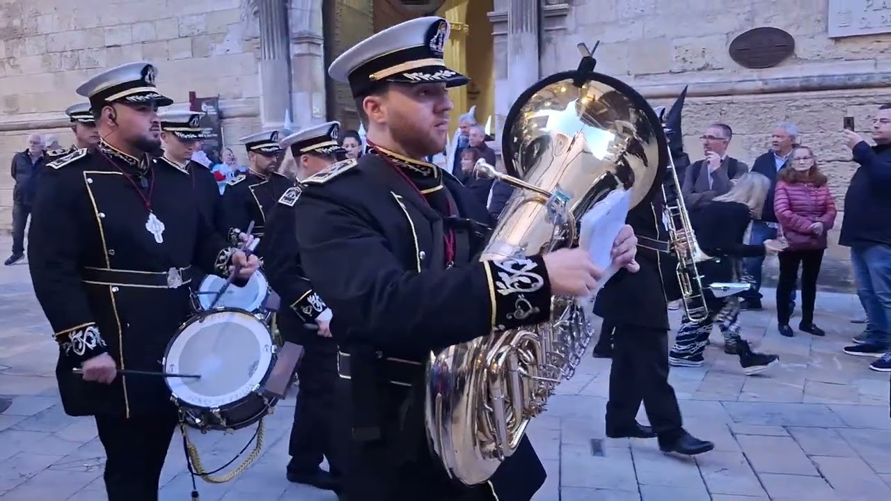 Entrada de la iglesia de Sant Pere de Reus  Semana Santa 2025