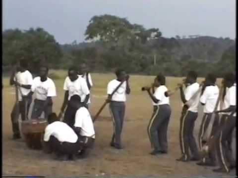 Alur Agwara trumpet ensemble and dance. Performed by Naguru Dakiri Ber Nebbi Community Cultural Group and recorded by Wade Patterson, Glendon Jones, Chris Zimmerman and Okello Kelo Sam outside of Kampala in late 1994.