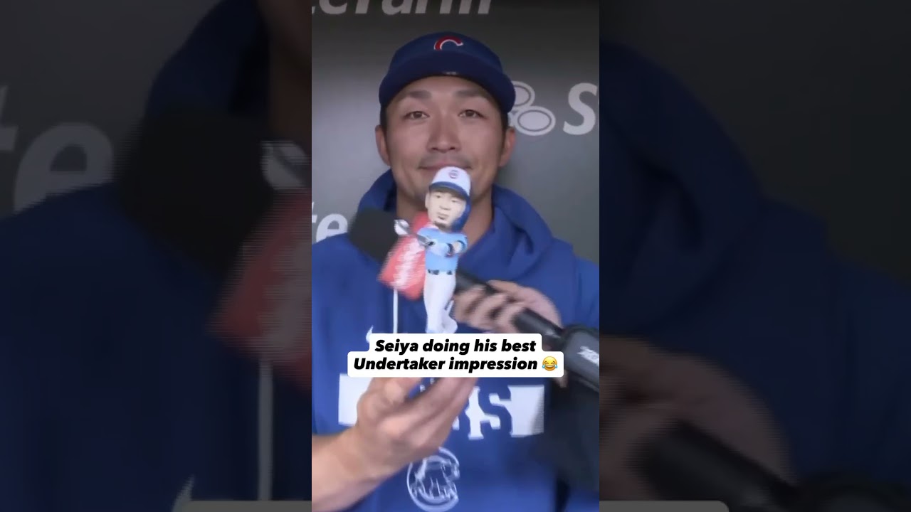 Seiya Suzuki had some fun with his Samurai bobblehead yesterday 😂