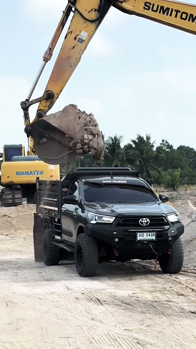 Hilux Pickup Truck Amazing Power #viral #trending #youtubeshorts