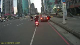 1110105 17點13分 7092 K2 苓雅區捷運三多站7號出口 紅線停車