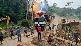 Terrifying‼️Giant bore pile rig leaves, watch the moment the trailer truck gets snagged on a powe...