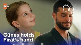 Güneş Holds Fırats Hand - Bir Kucuk Gun Isigi Short Scenes