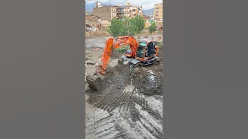 Swat-mensen verdrietig na overstroming #schoonmaakoverstromingswater #swatoverstroming #selabswat...