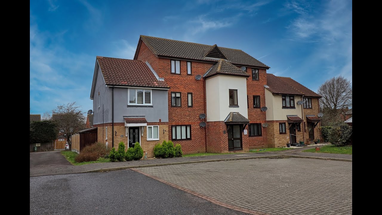 Robinia Close, Basildon Video Tour | Roger Bates Properties | The Estate Agents Photographer