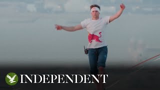 Daredevil sets new world record for longest slackline walk in Qatar