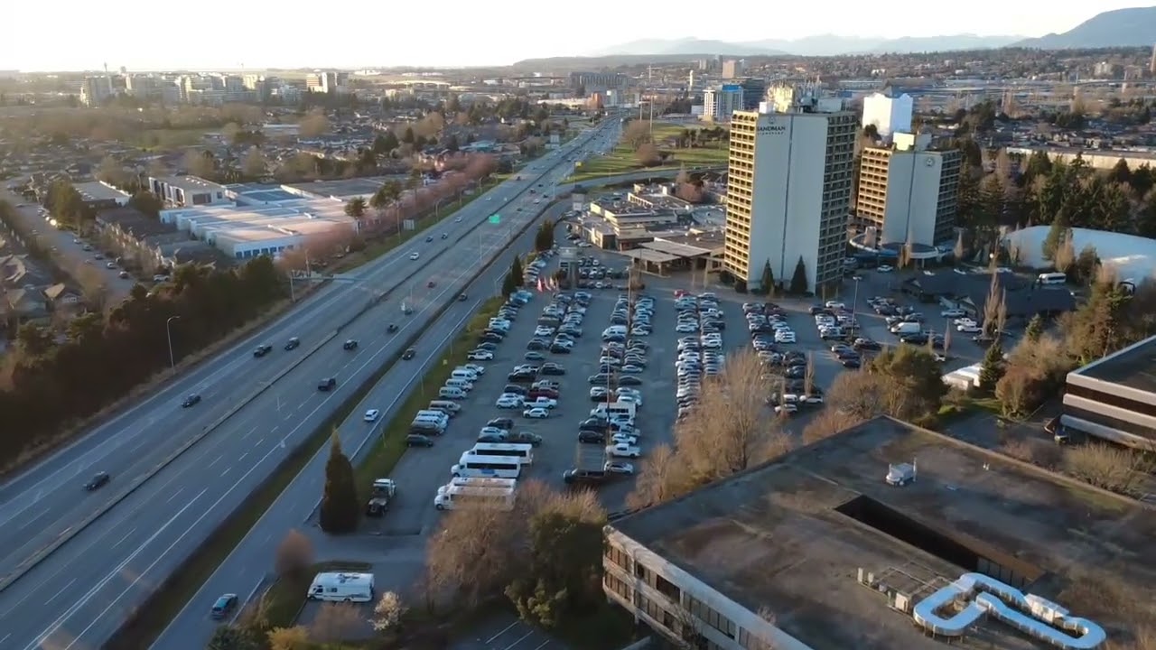 Hotel accent Inns Vancouver #djimini4k #djidrone #drone #vancouver #richmondbc #hotel 