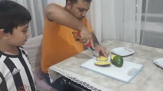 Maceracı Selim Eren Mango Yemeyi Deneyecek