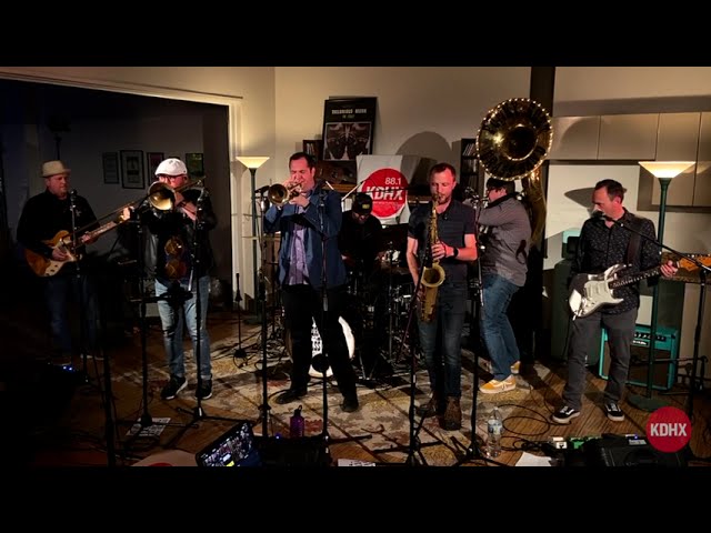 YouTube पर Funky Butt Brass Band "For the Marks" Live at KDHX 2/8/22 देखें