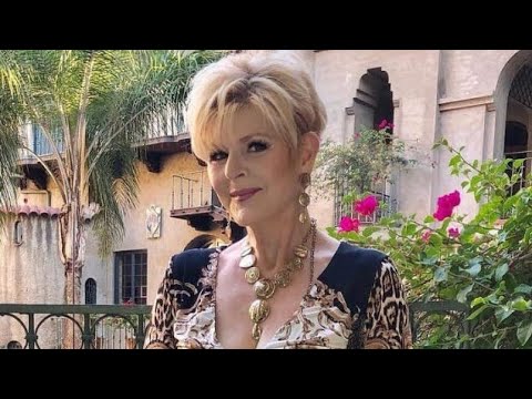 Natural Older Women Over 50 60 | Chic & Stylish Outfit Ideas
