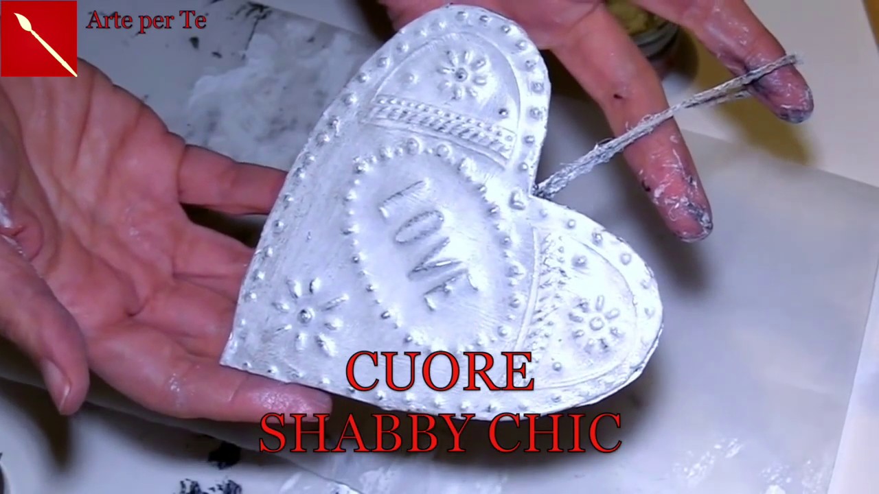 ТЕХНИКА ТИСНЕНИЯ: Подвеска в форме сердца в стиле шебби-шик с алюминиевым подносом (переработанный)