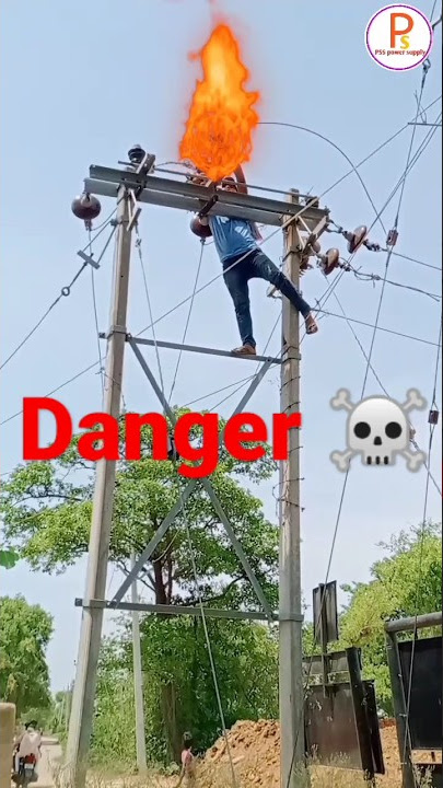 लाइनमैन बिजली के पोल पर #shorts #electricity #viral