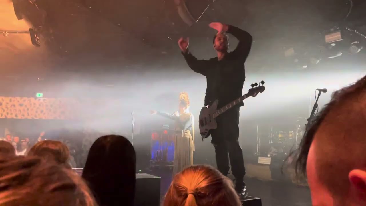 LaFee Live in Frankfurt 18.12.2024 Herzlich Willkommen