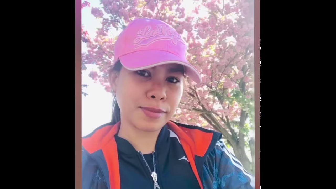 Playing golf with family around