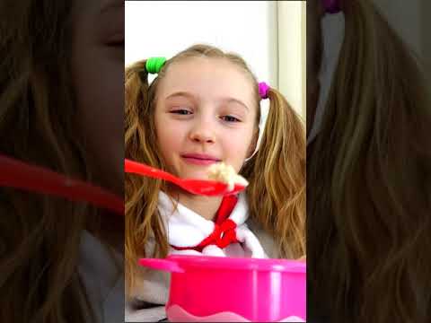 Как накормить малыша - Super Polina