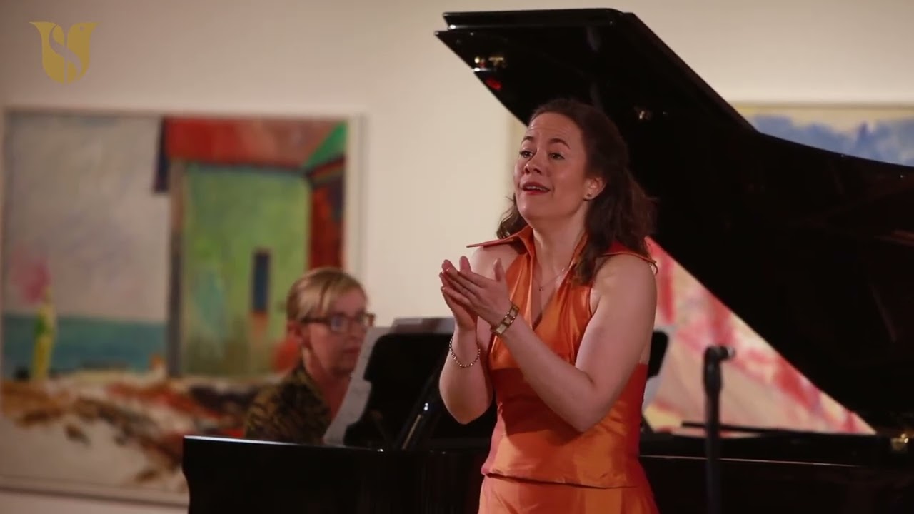 Ég leitaði blárra blóma - Guðrún Jóhanna Ólafsdóttir & Hrönn Þráinsdóttir