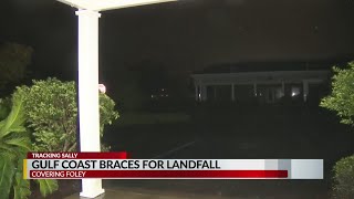 2:15 AM Debbie Gulf Coast braces for landfall